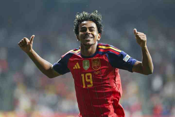 德转更新巴萨球员身价，亚马尔等4人过亿